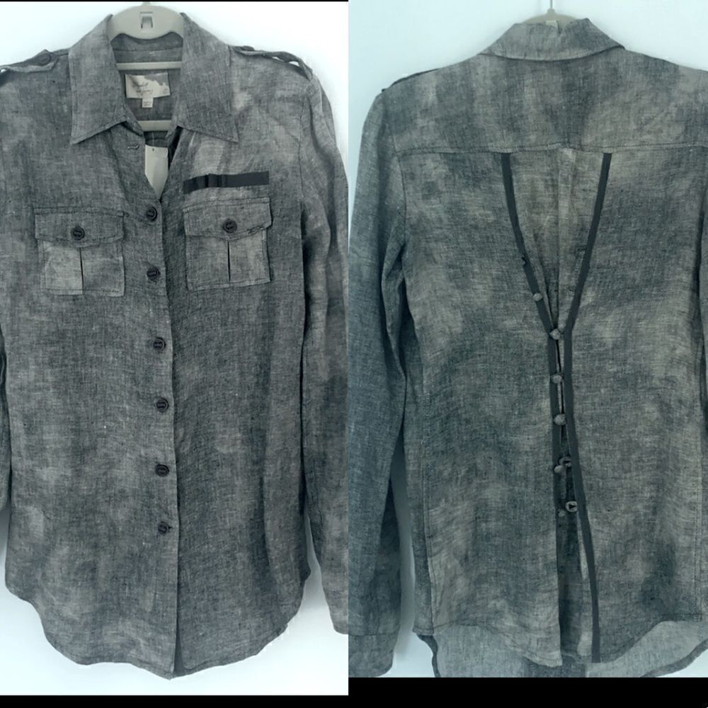 Elizabeth and James Button Back Shirt Sz Small